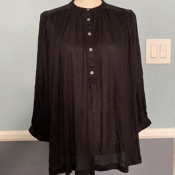 J.Crew black drapey popover button up top - Picture 4 of 6